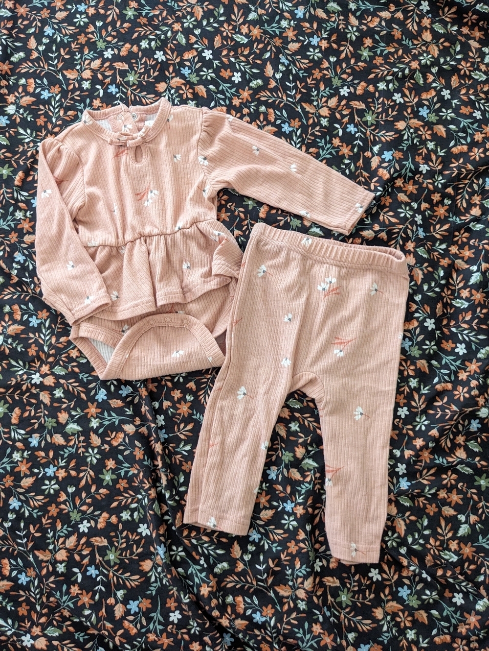 6-9m Rachel Zoe Blush Pink Ribbed Baby Bodysuit with Floral Detail